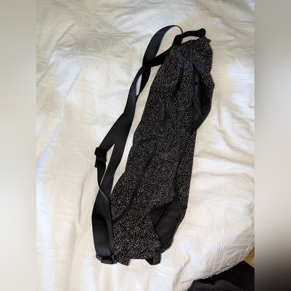 Lululemon light reflective yoga mat bag